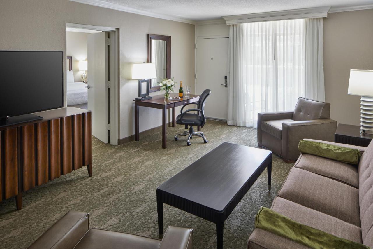 את'נס Ohio University Inn And Conference Center מראה חיצוני תמונה