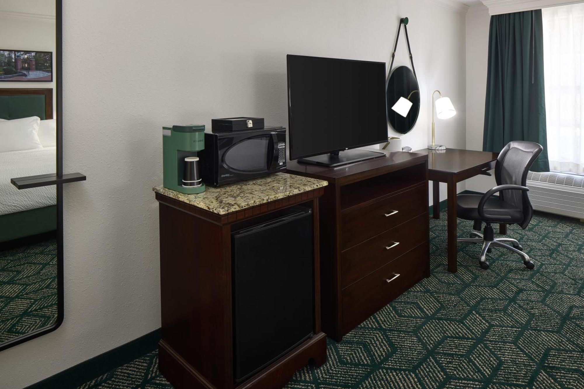 את'נס Ohio University Inn And Conference Center מראה חיצוני תמונה